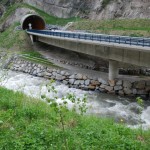 Fertiggestellte Brücke am Tunnelportal